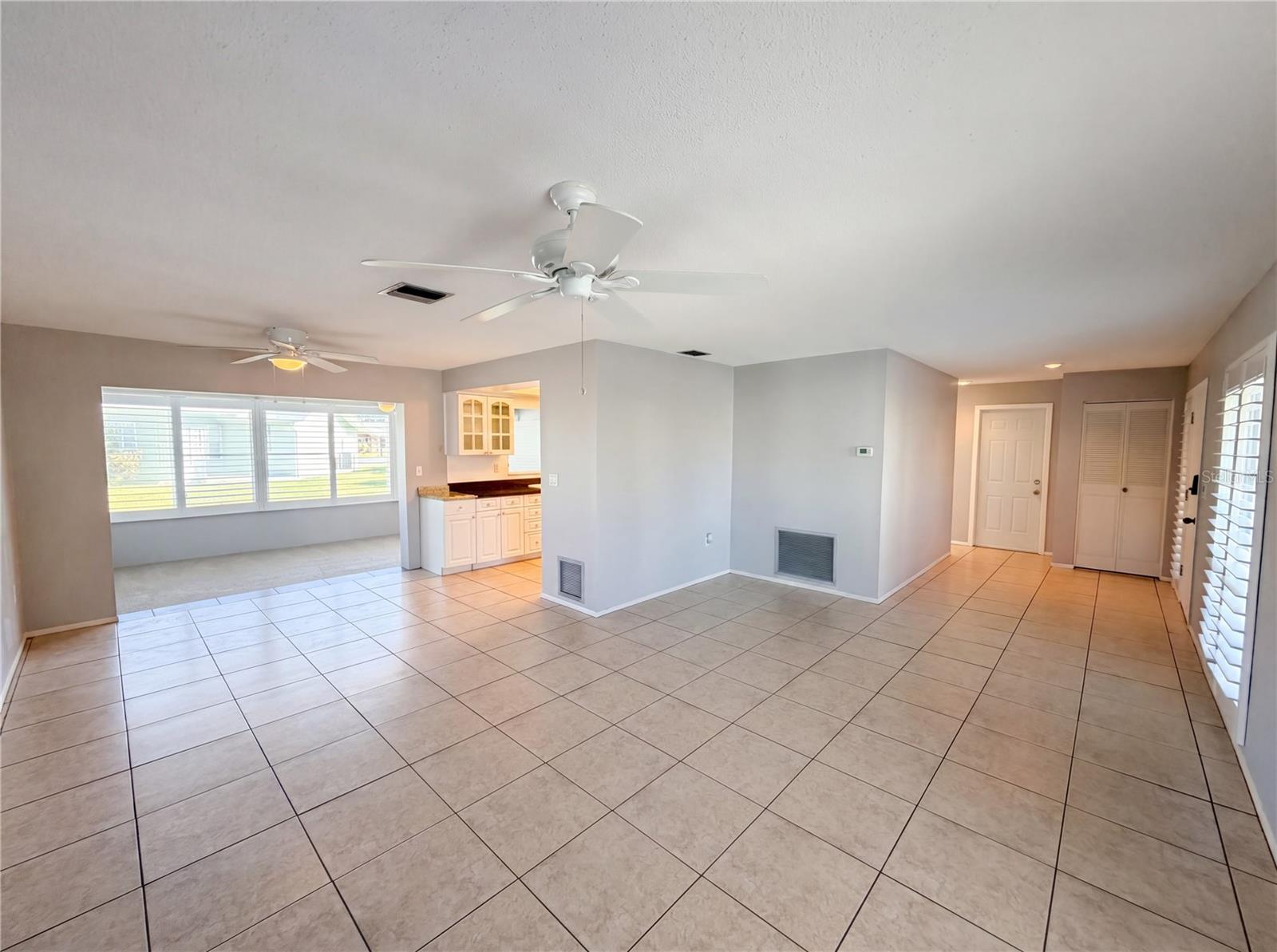 LAKES UNIT I THE - Residential