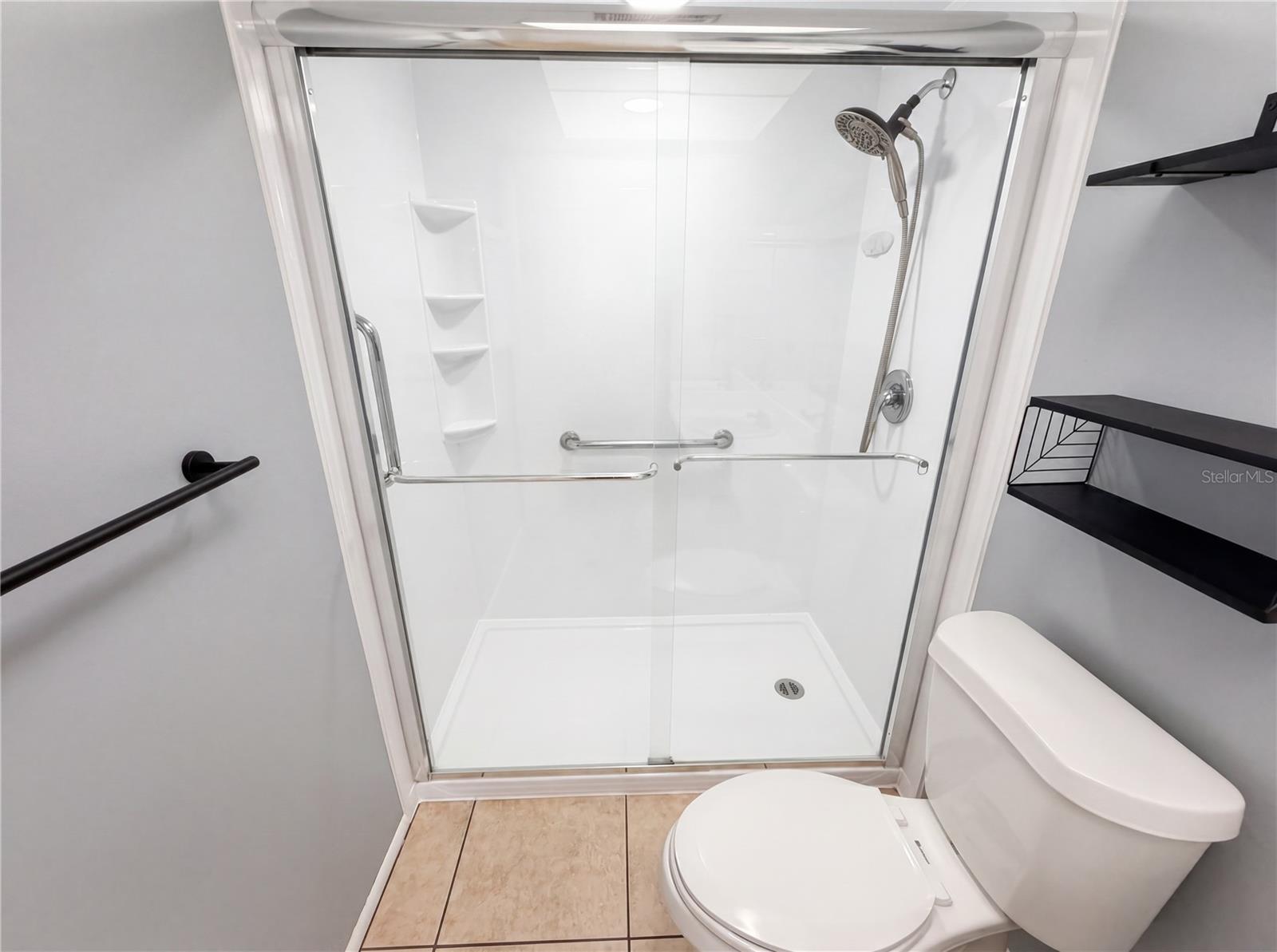 LAKES UNIT I THE - Residential