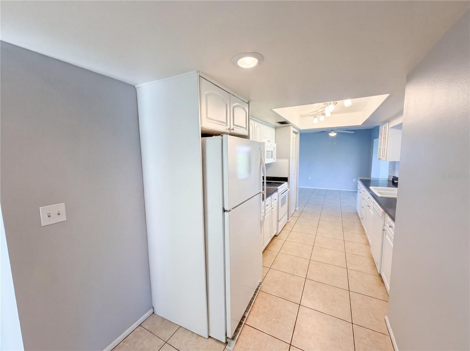 LAKES UNIT I THE - Residential