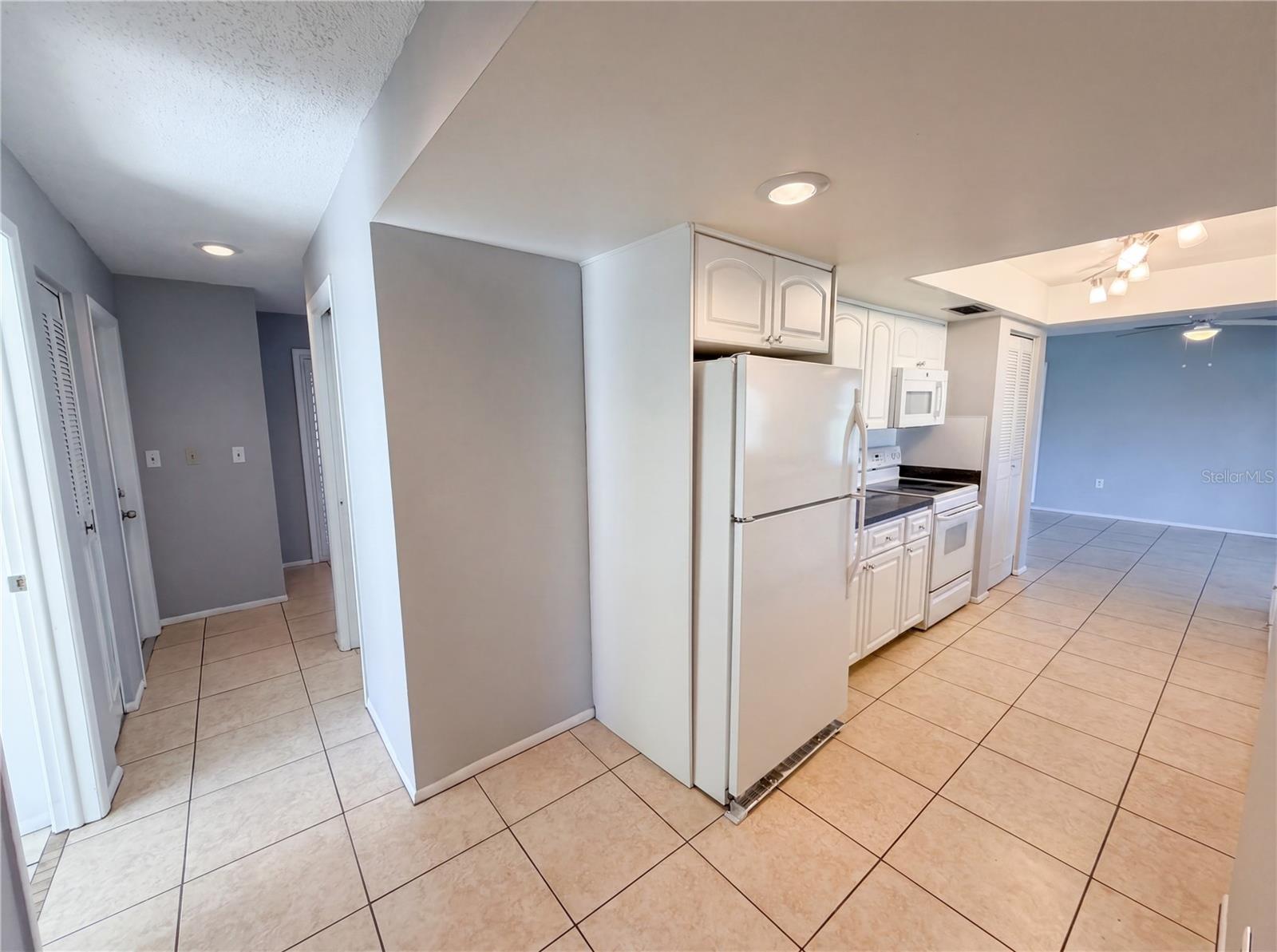 LAKES UNIT I THE - Residential