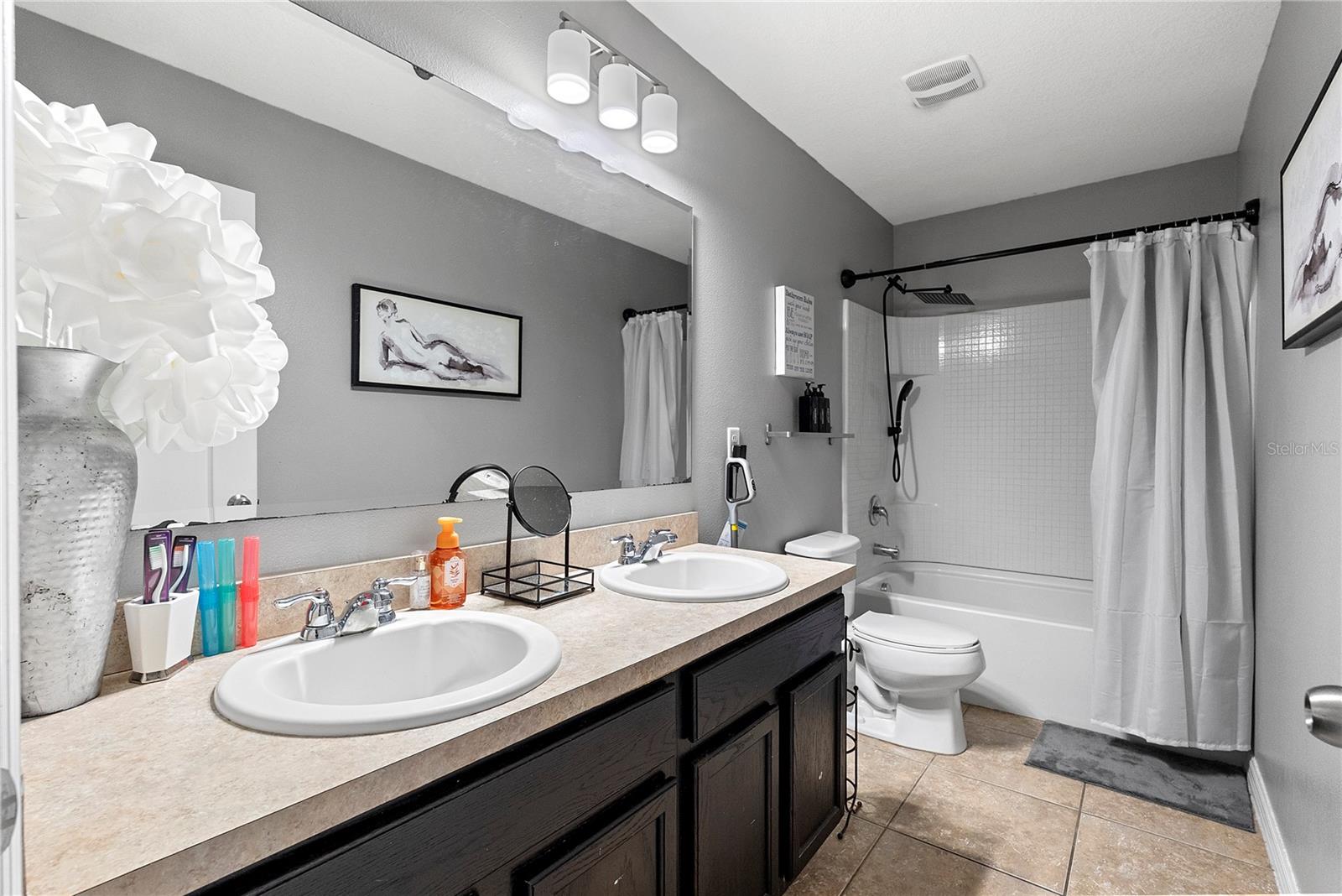 LIVE OAK ESTATES - Residential