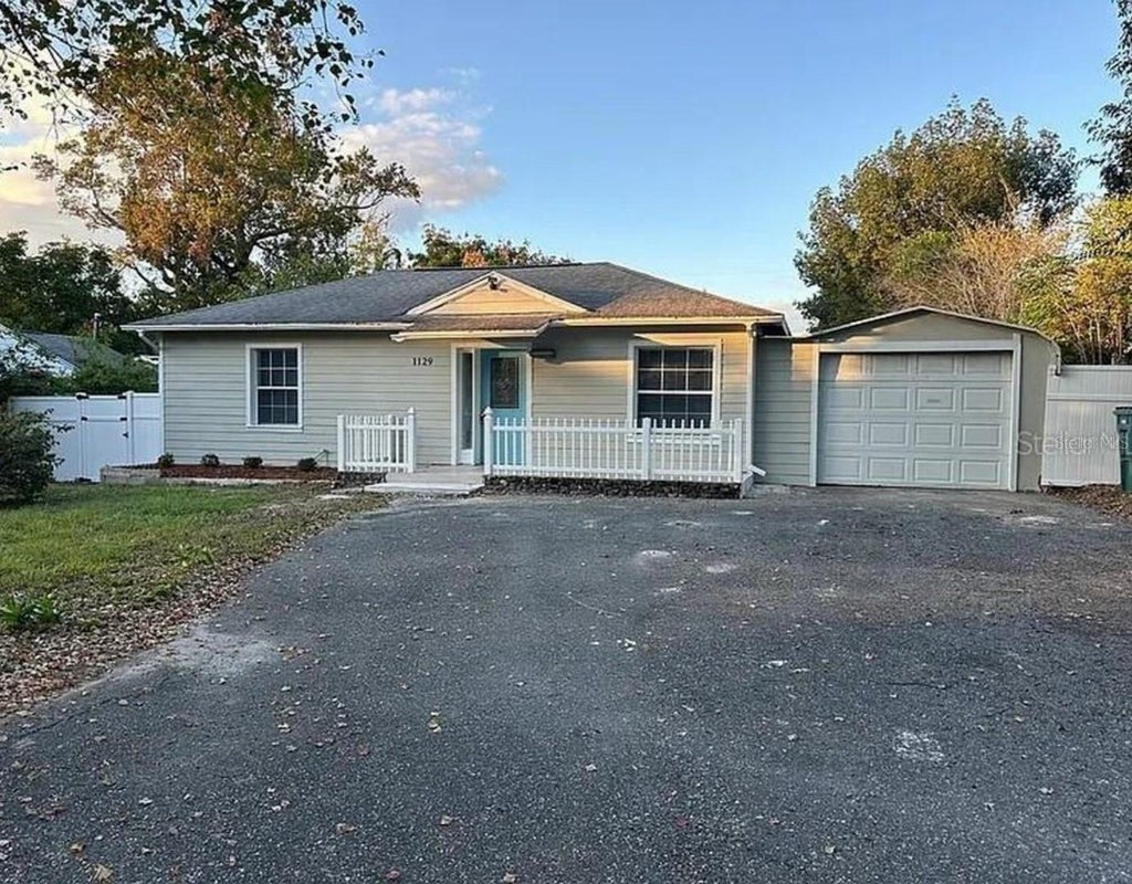 Photo of 1129 NE 12th Street, Ocala, FL 34470 (MLS # R4912165)