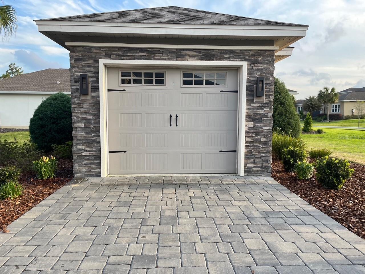 OAKMONT - Residential