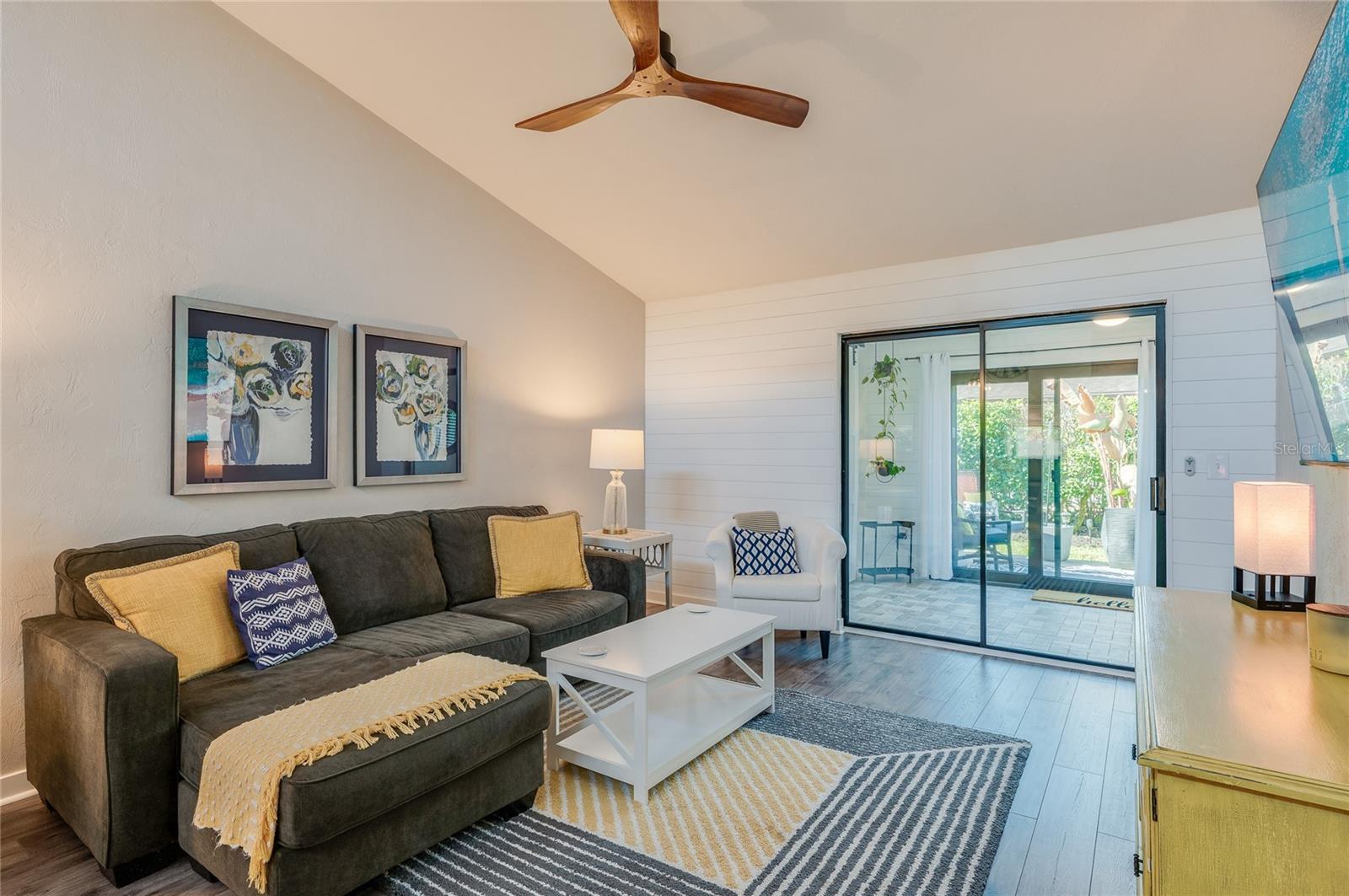 CHARTER OAKS TWNHMS - Residential