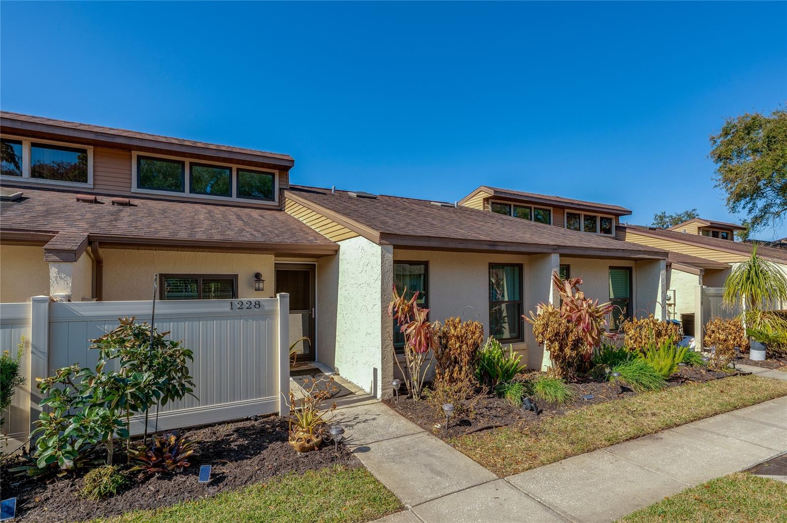 CHARTER OAKS TWNHMS - Residential