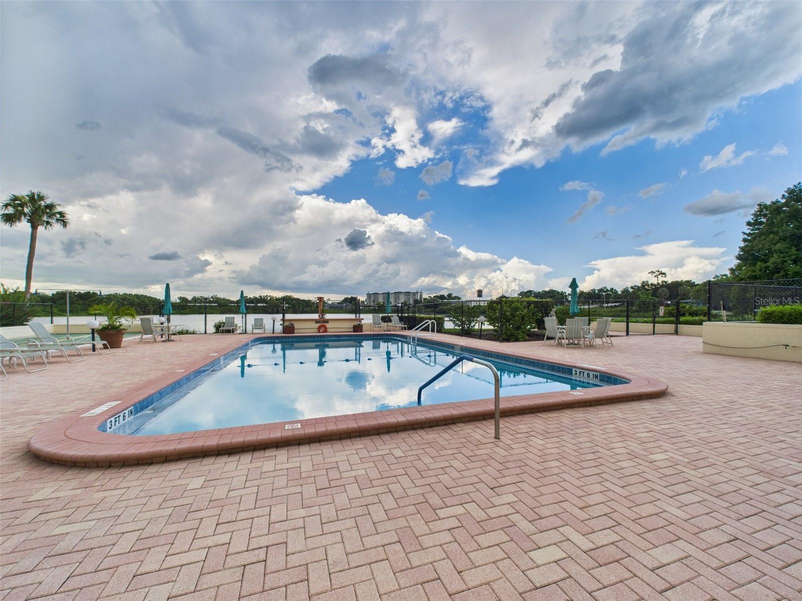 SPRING LAKE TOWERS - Residential