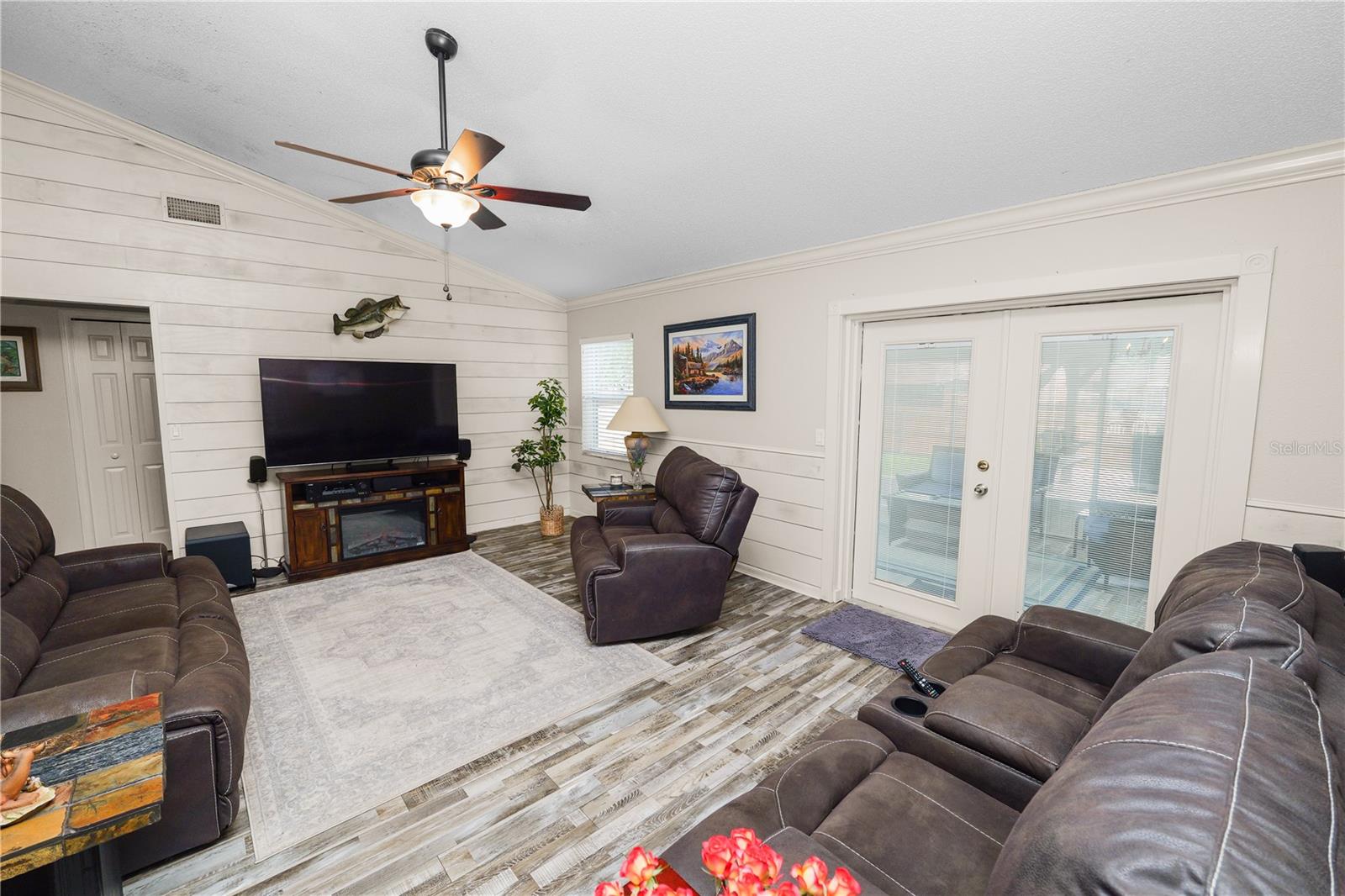 LINDALE ESTATES - Residential