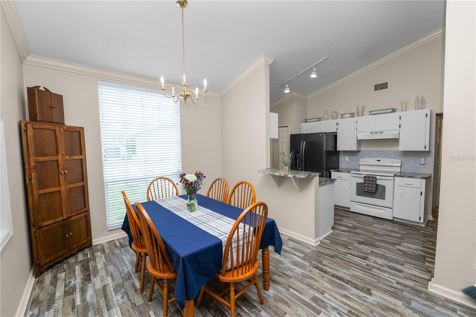 LINDALE ESTATES - Residential