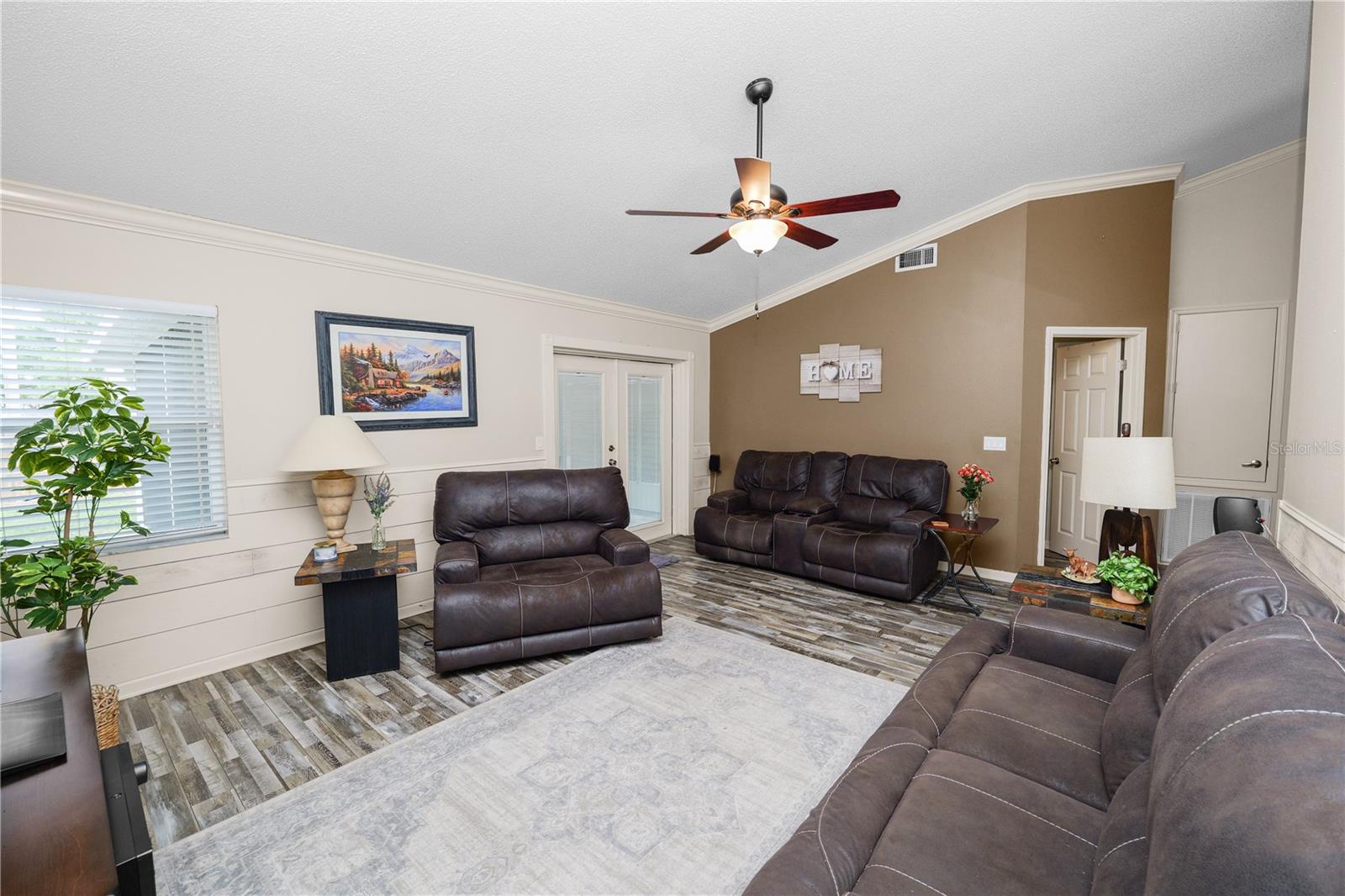 LINDALE ESTATES - Residential