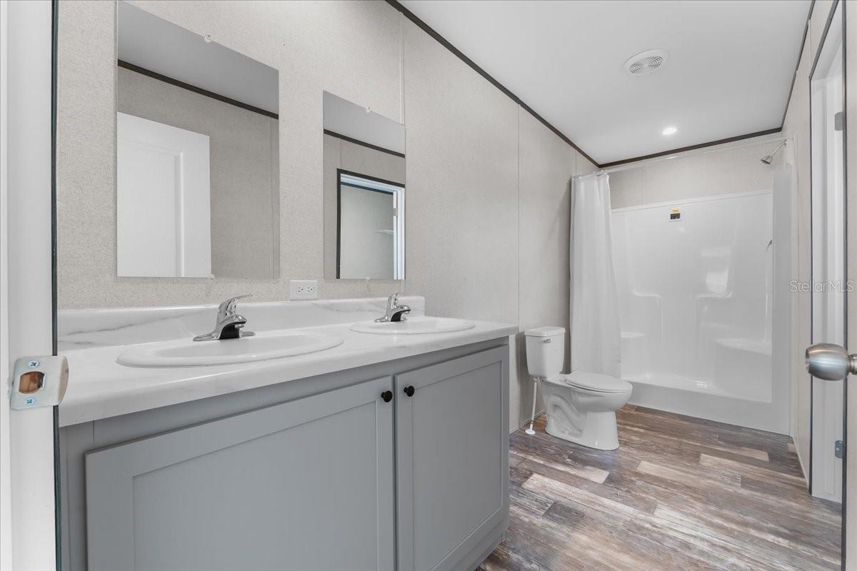 OAKRIDGE ESTATES - Residential