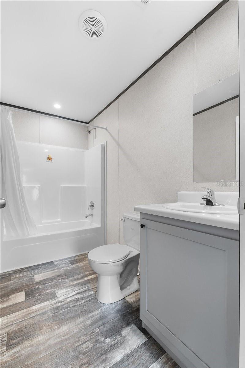 OAKRIDGE ESTATES - Residential