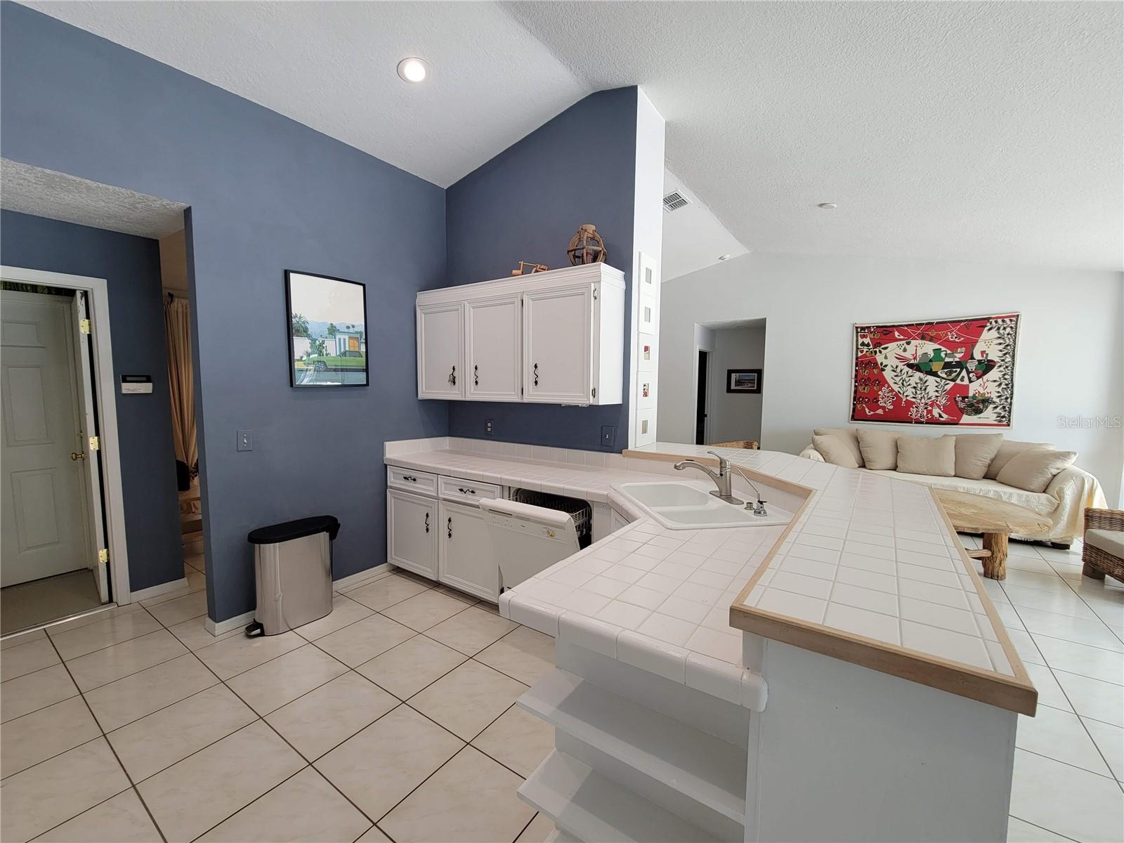 BAY LAKES AT GRANADA SEC 04 - Residential Lease