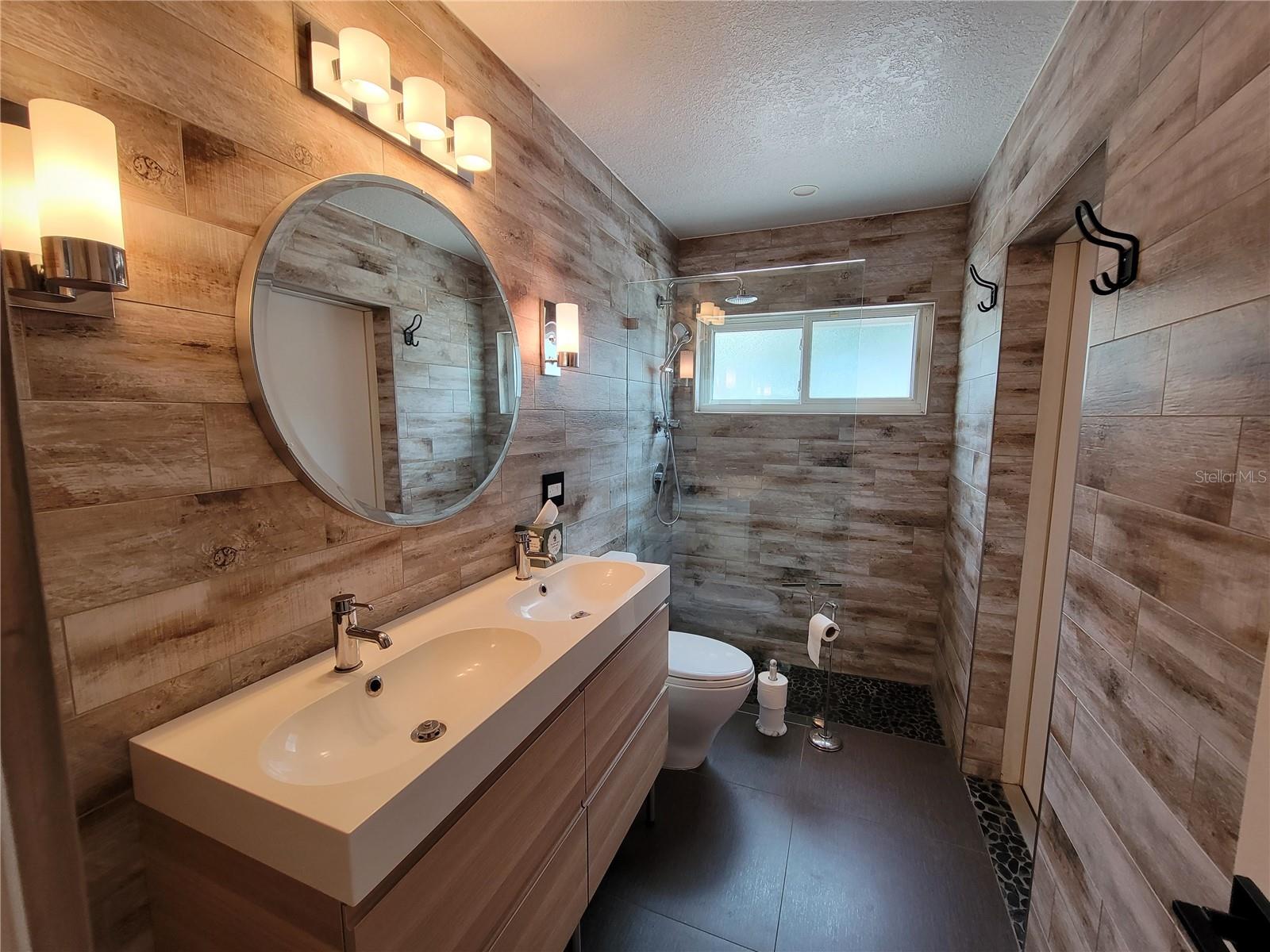 BAY LAKES AT GRANADA SEC 04 - Residential Lease