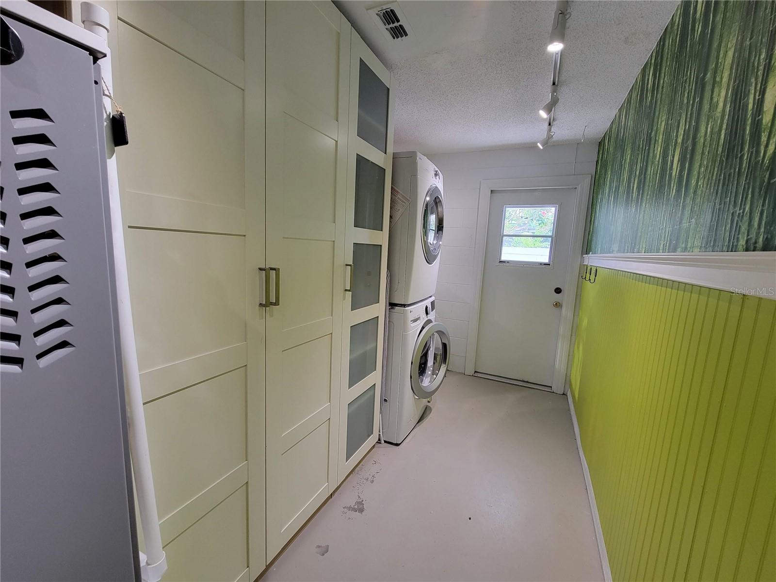 BAY LAKES AT GRANADA SEC 04 - Residential Lease