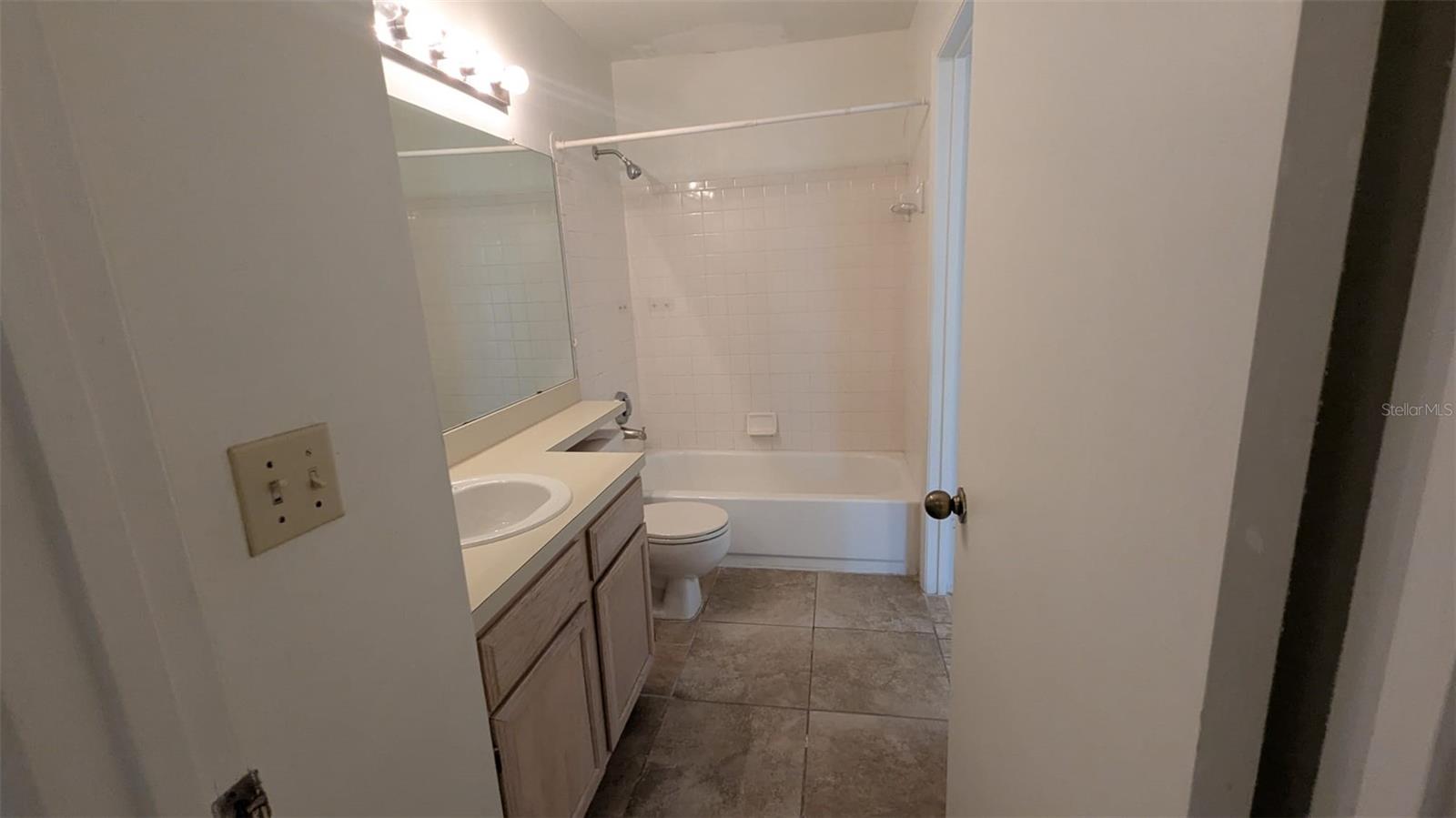 VINTAGE GRAND - Residential Lease