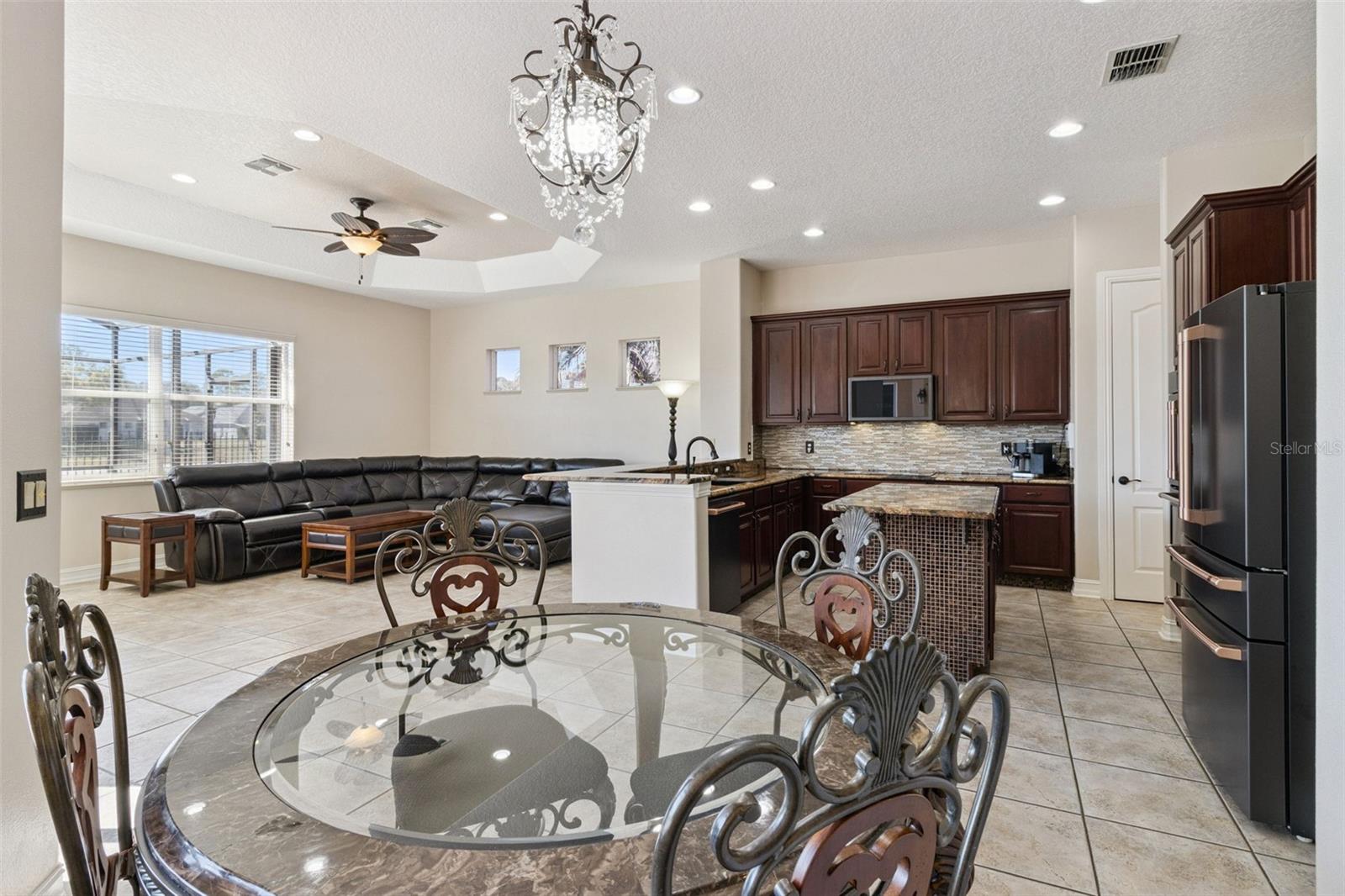 BUCKINGHAM ESTATES - Residential