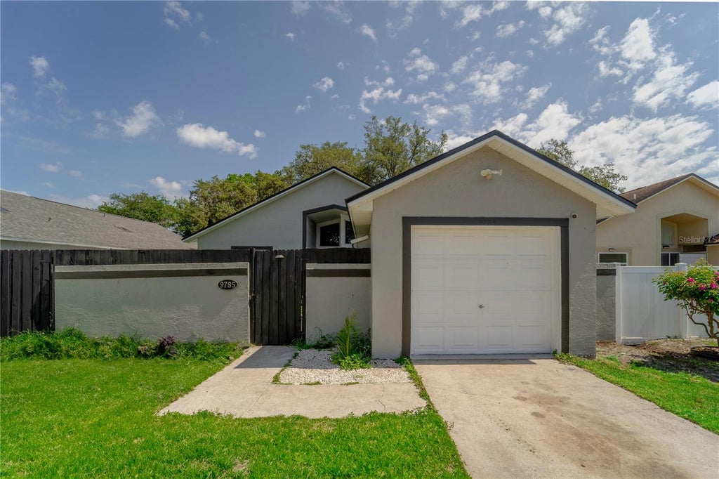 Photo of 9785 Piney Point Circle, Orlando, FL 32825 (MLS # O6450191)