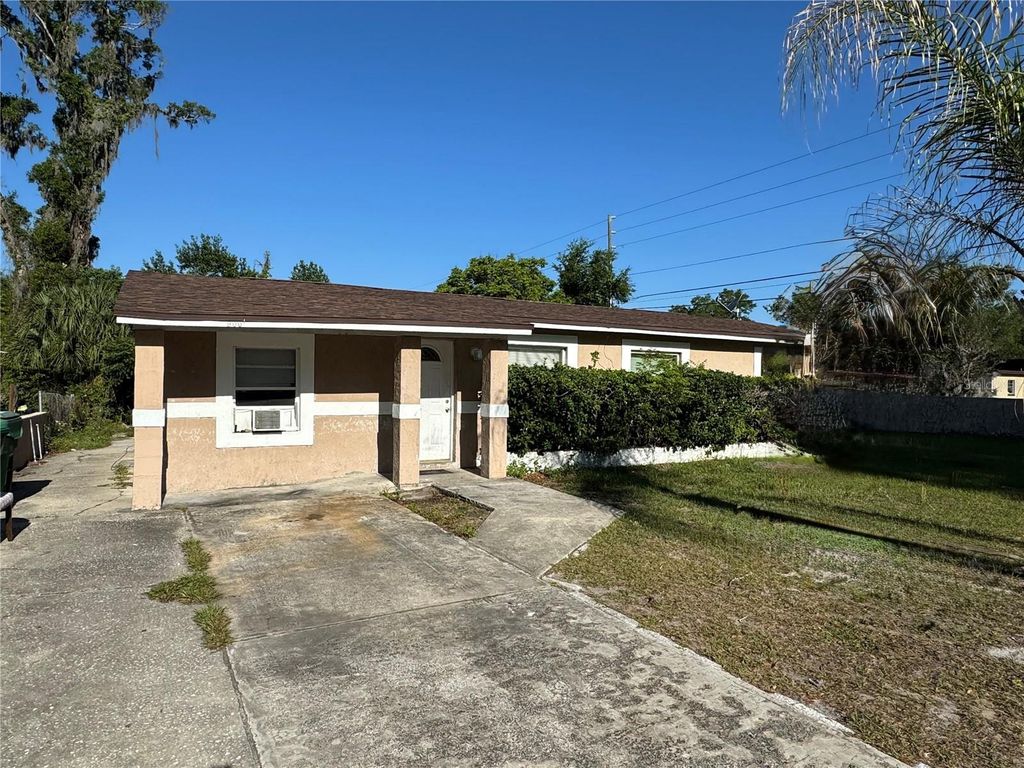Photo of 900 Sherwood Drive, Deland, FL 32720 (MLS # V4948876)