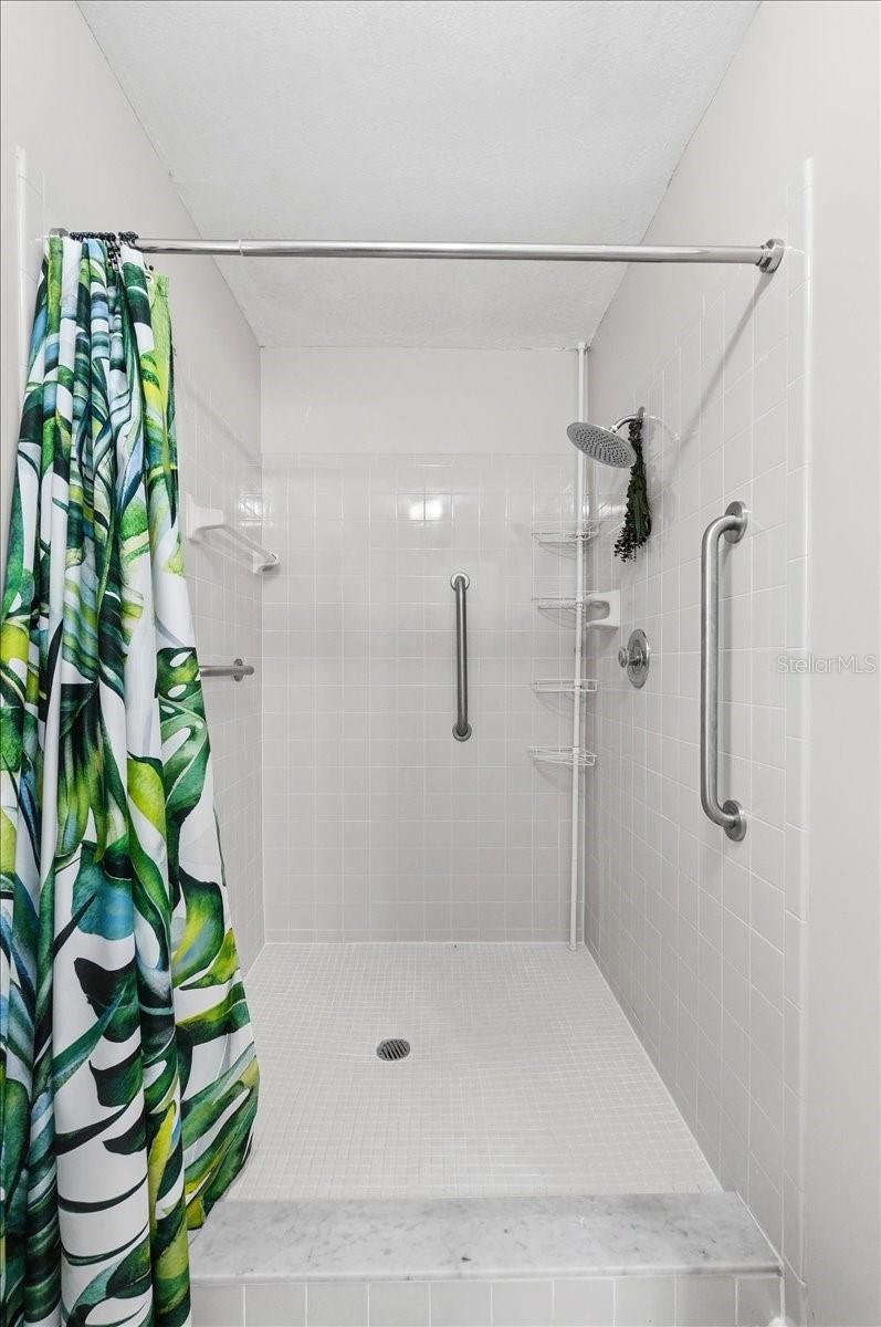 POINTE ALEXIS SOUTH - Residential