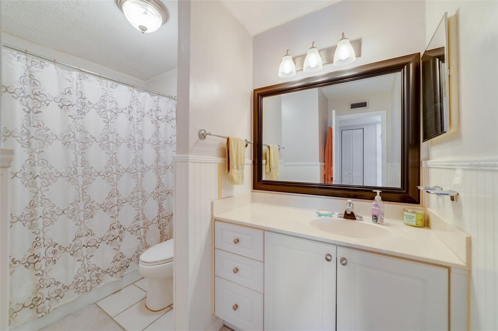 ROYAL ARMS CONDO - Residential Lease