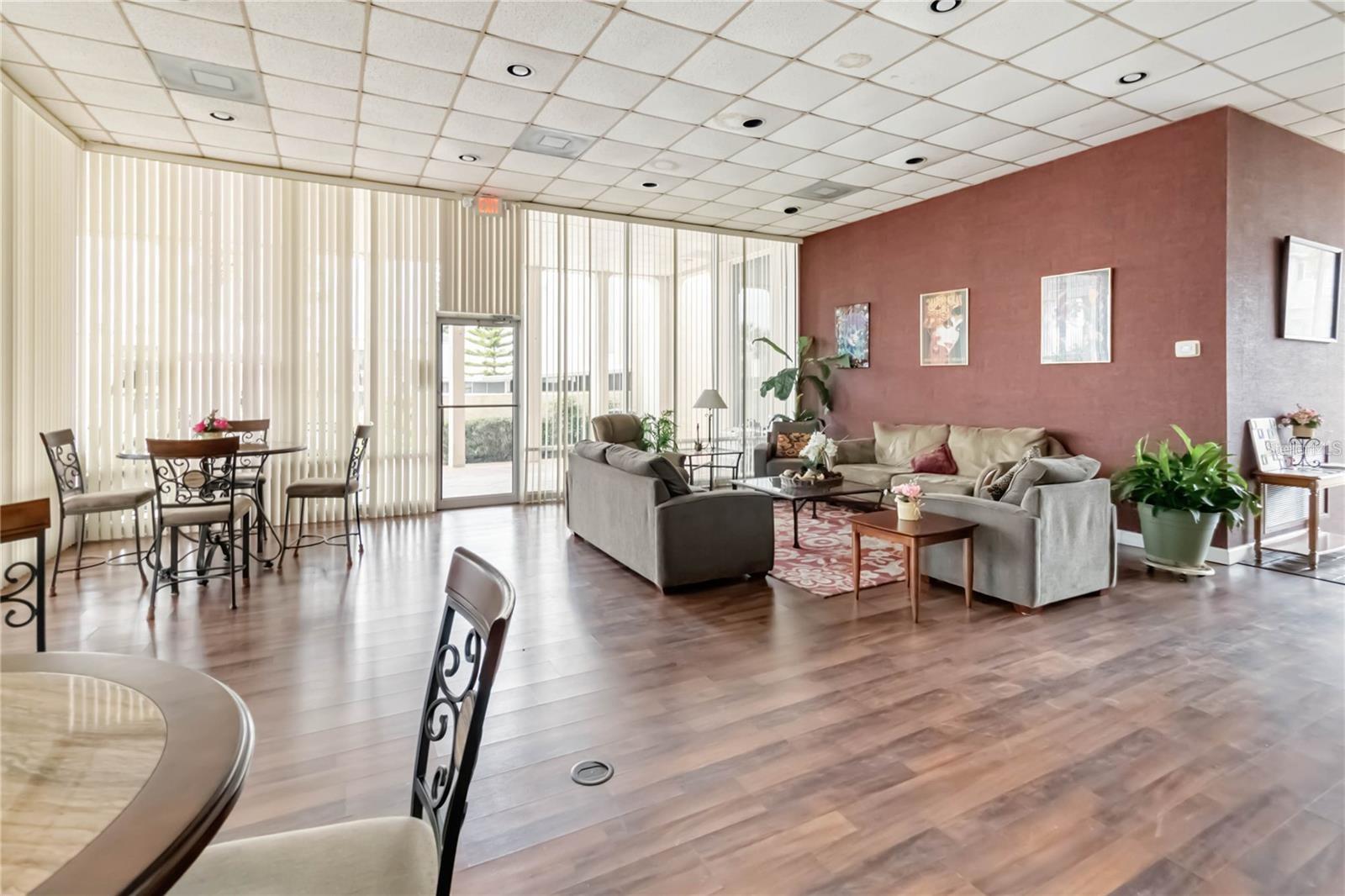 ROYAL ARMS CONDO - Residential Lease