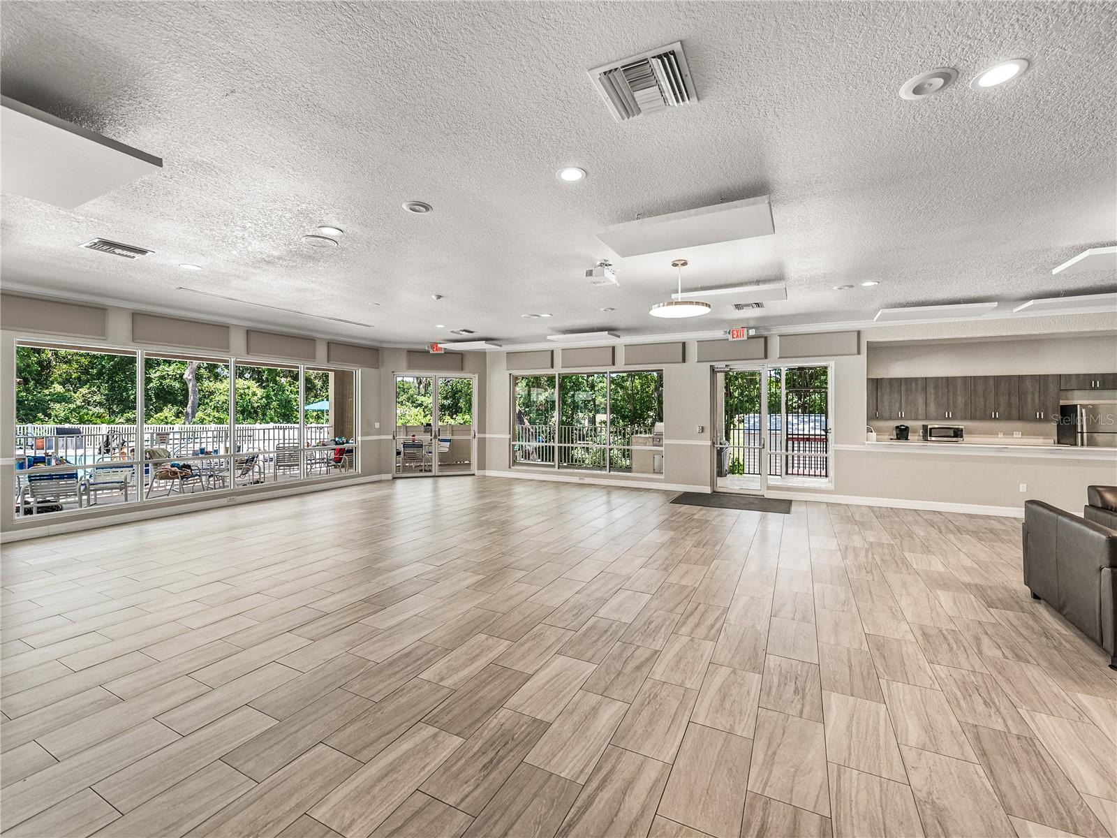 LAKE BERNADETTE - Residential