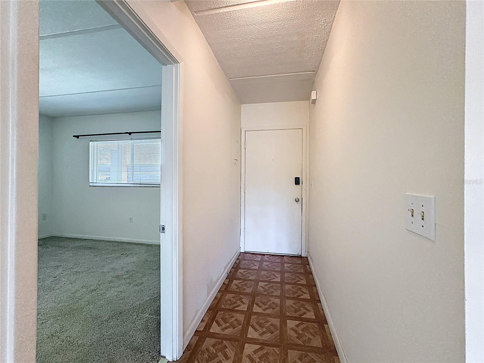 COUNTRY CLUB APTS - Residential