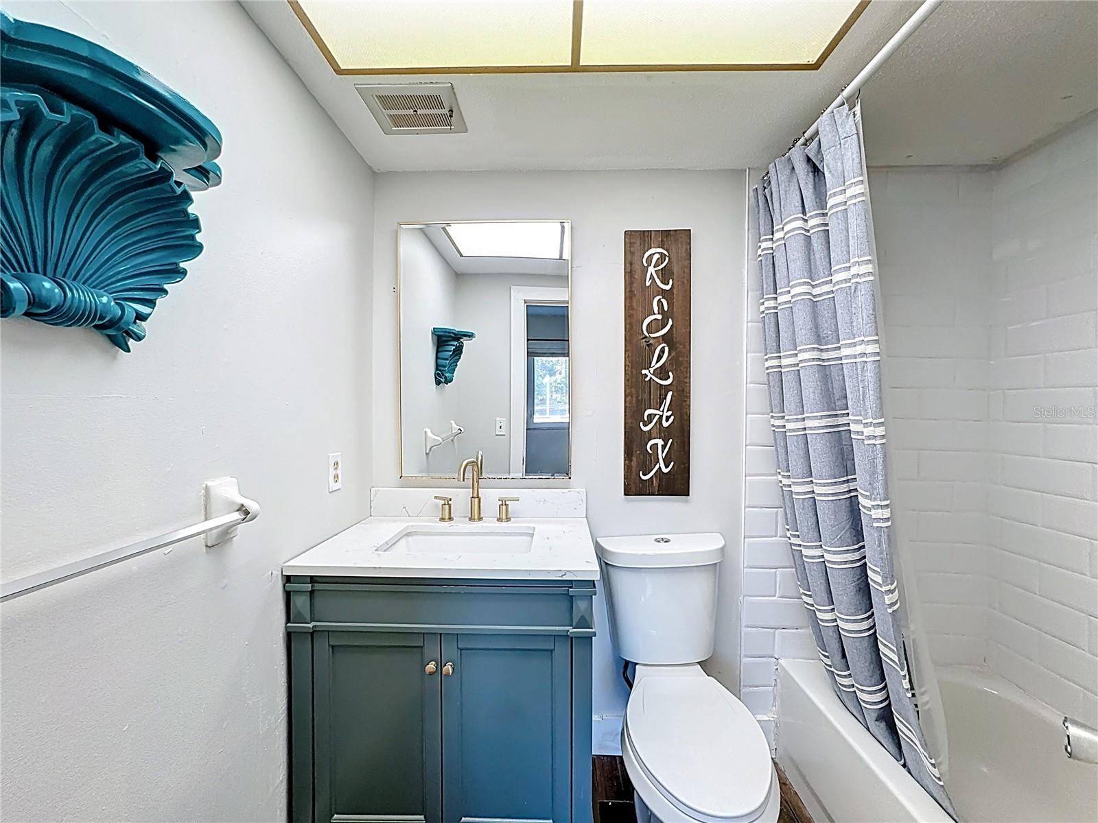 COUNTRY CLUB APTS - Residential