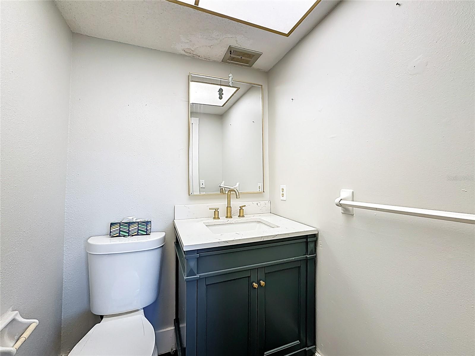 COUNTRY CLUB APTS - Residential