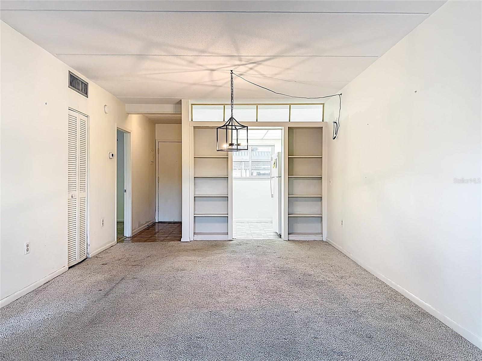 COUNTRY CLUB APTS - Residential