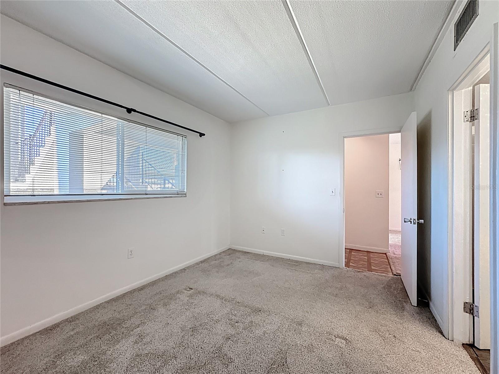 COUNTRY CLUB APTS - Residential