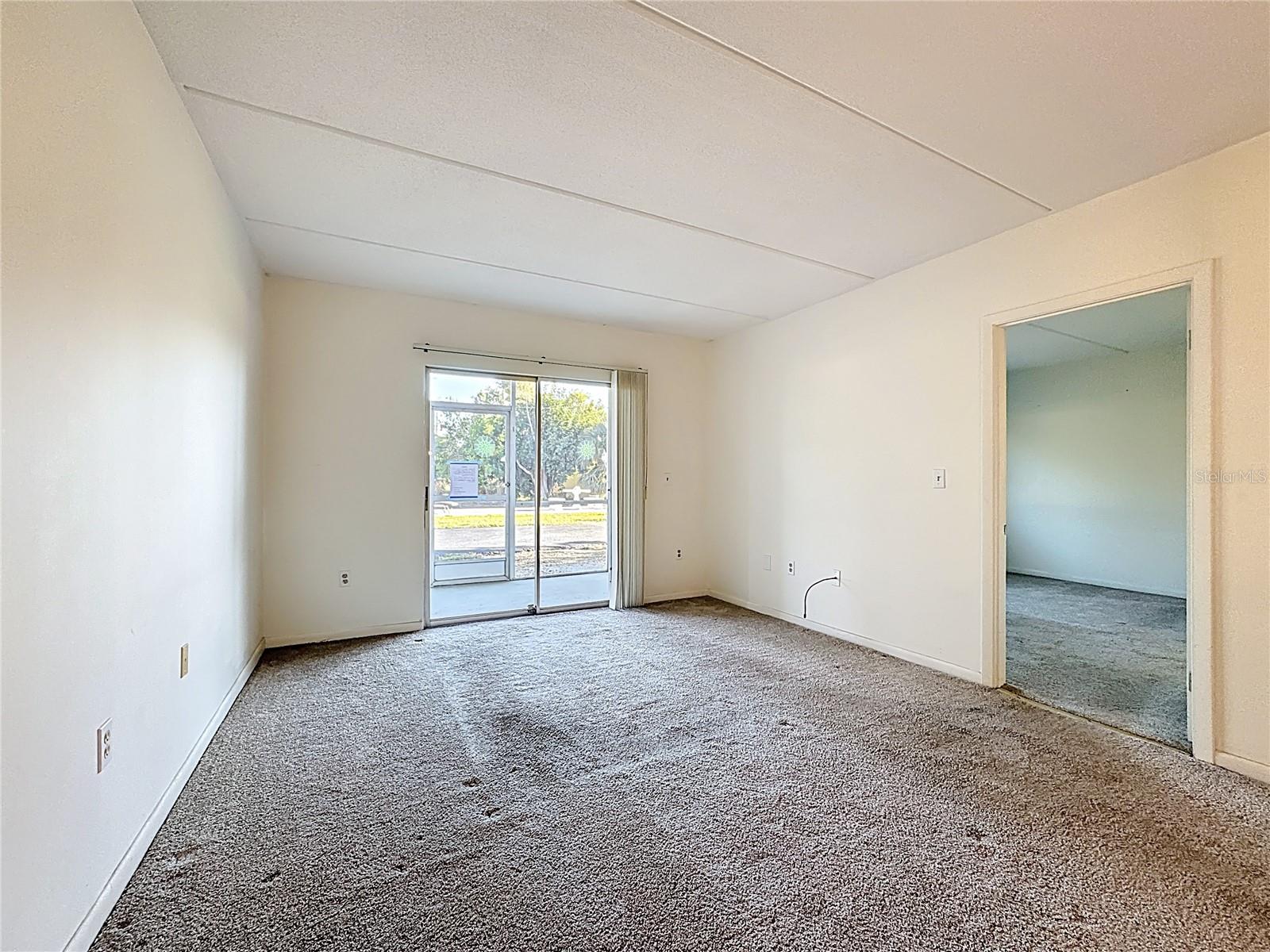 COUNTRY CLUB APTS - Residential