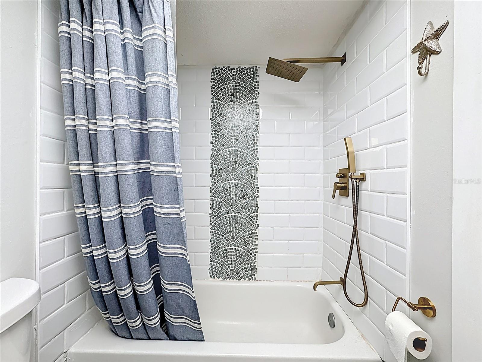 COUNTRY CLUB APTS - Residential