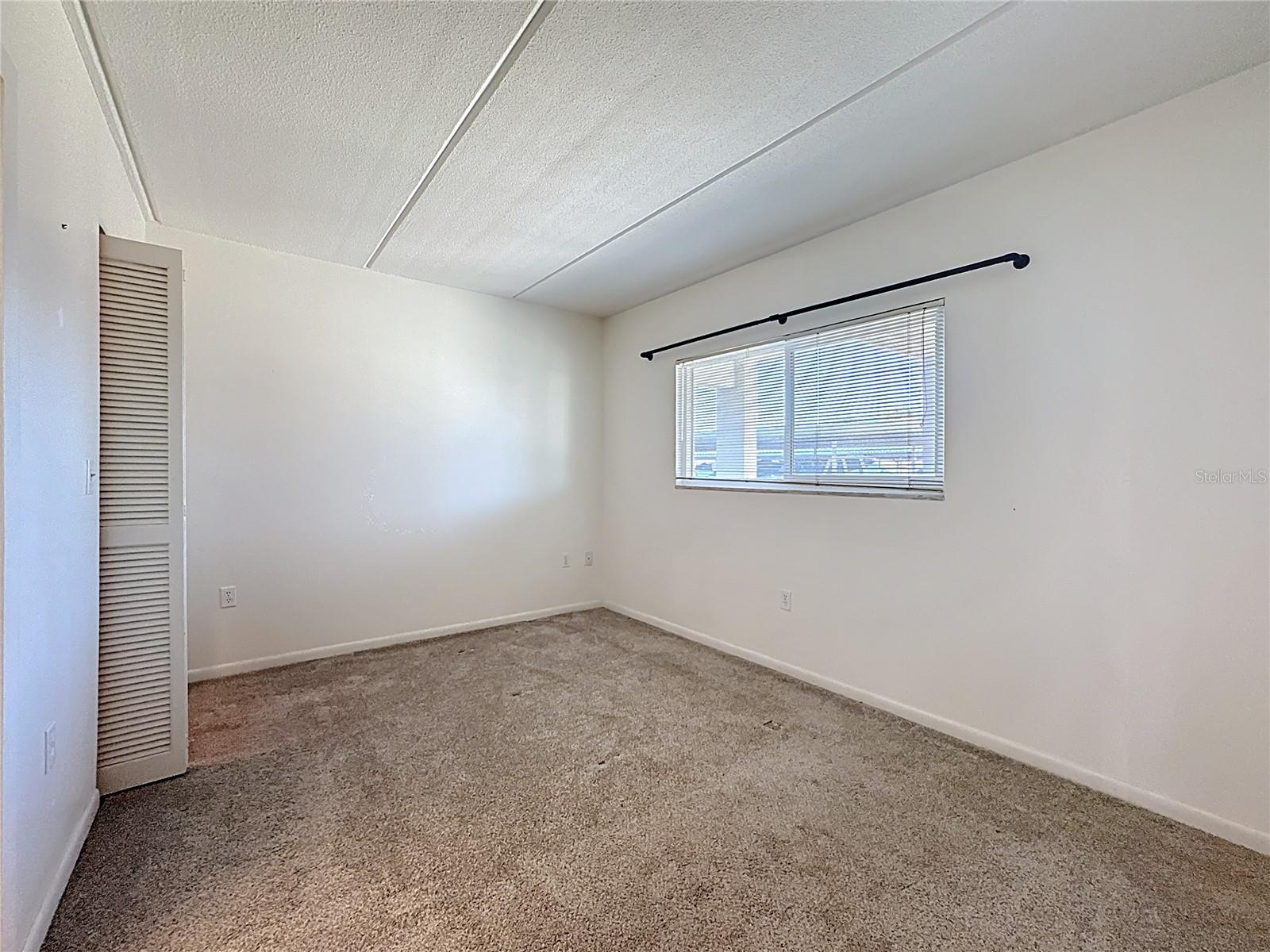 COUNTRY CLUB APTS - Residential