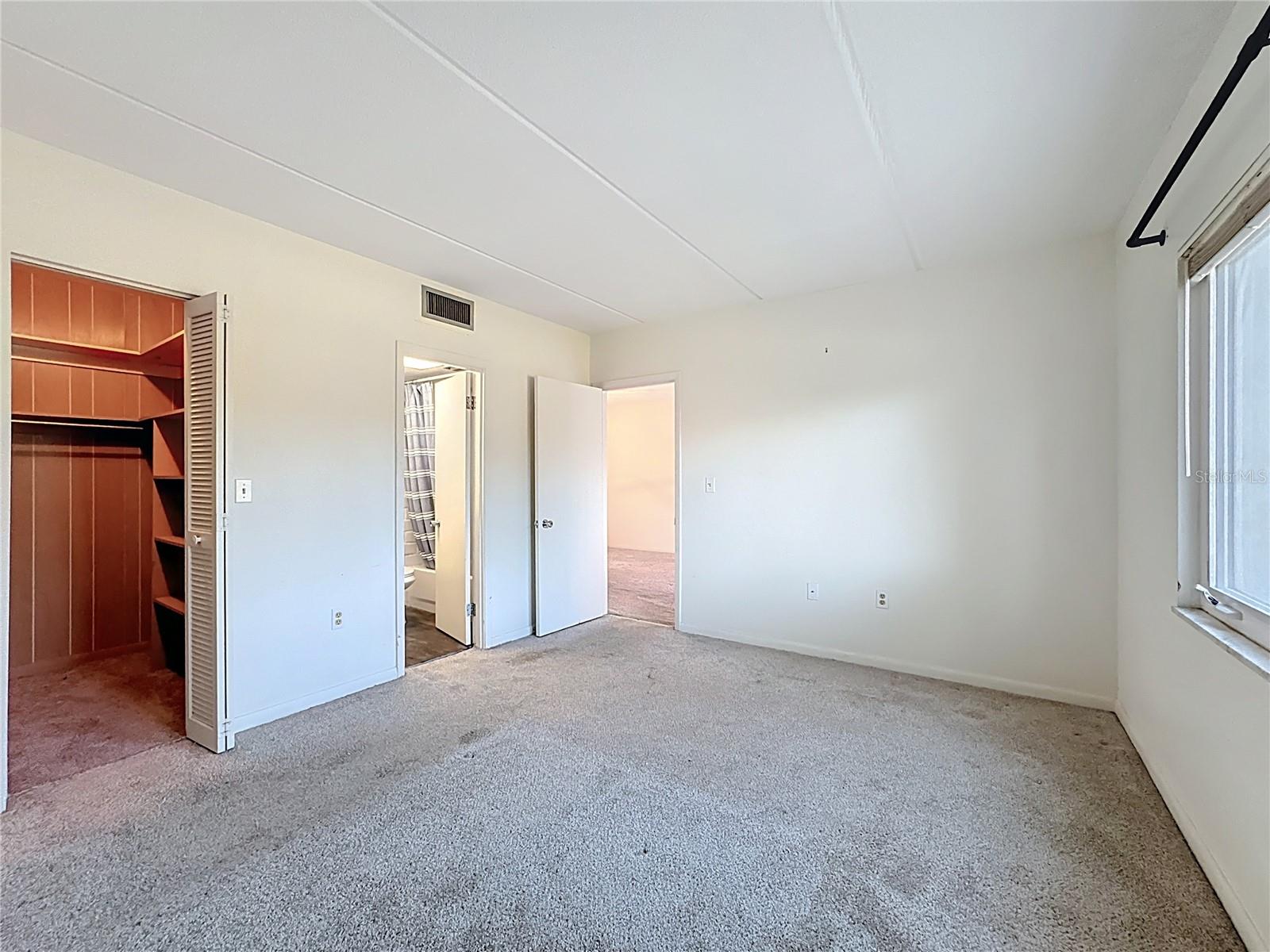 COUNTRY CLUB APTS - Residential