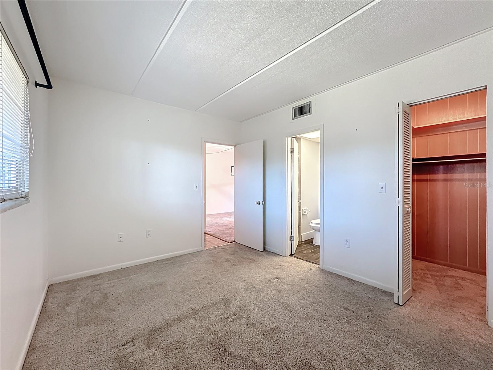 COUNTRY CLUB APTS - Residential