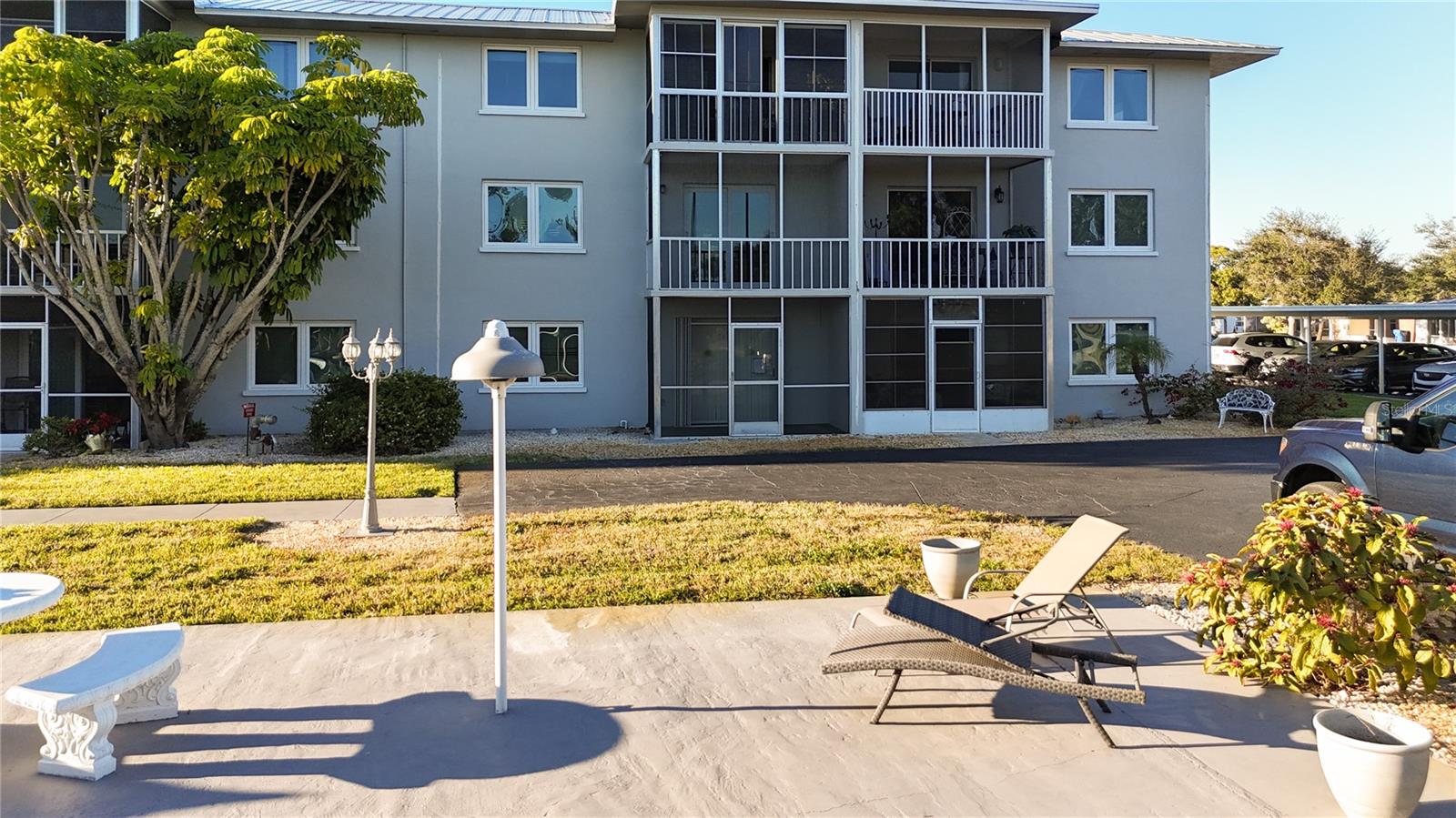 COUNTRY CLUB APTS - Residential