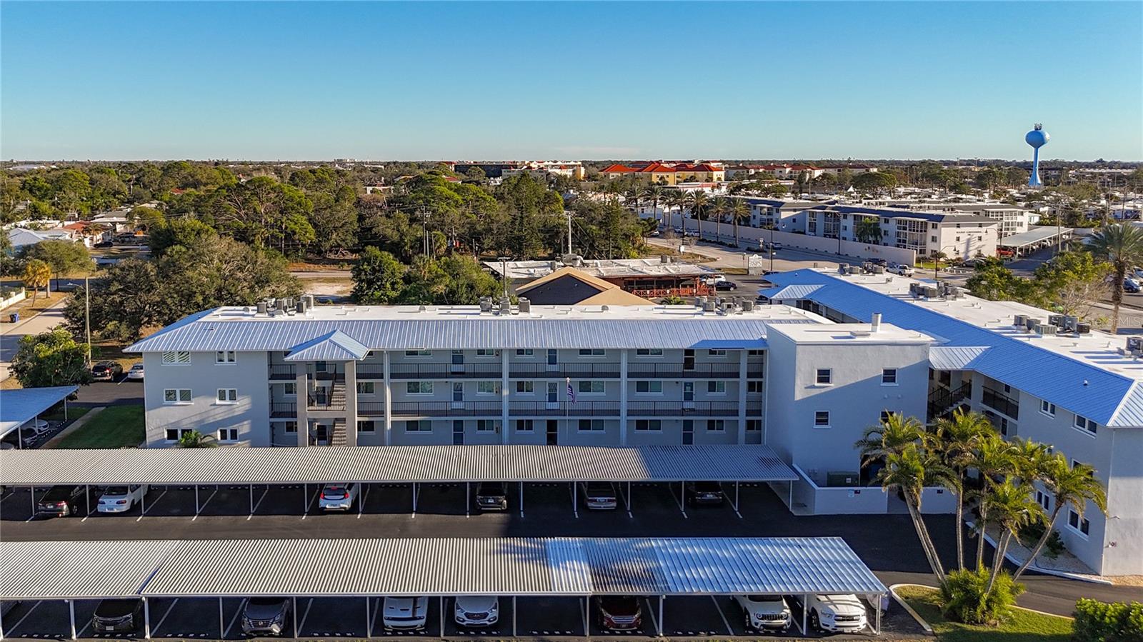 COUNTRY CLUB APTS - Residential