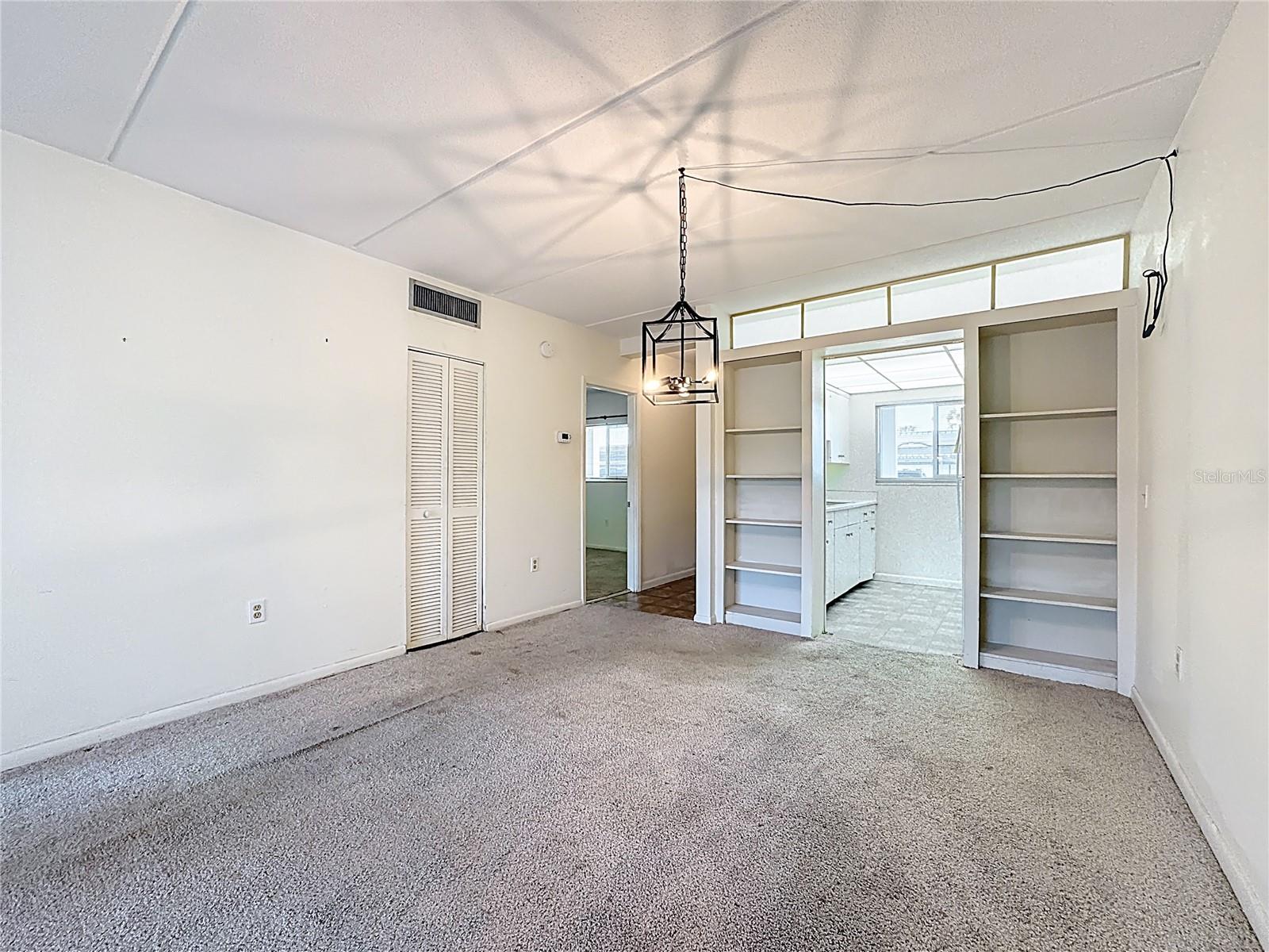 COUNTRY CLUB APTS - Residential