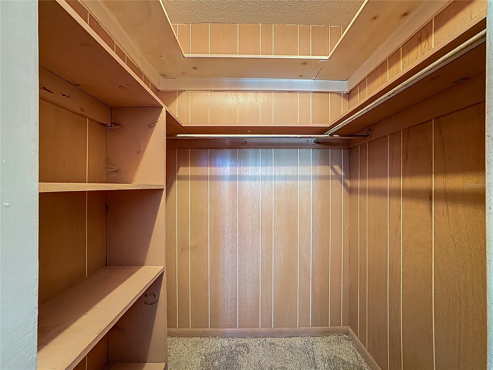 COUNTRY CLUB APTS - Residential