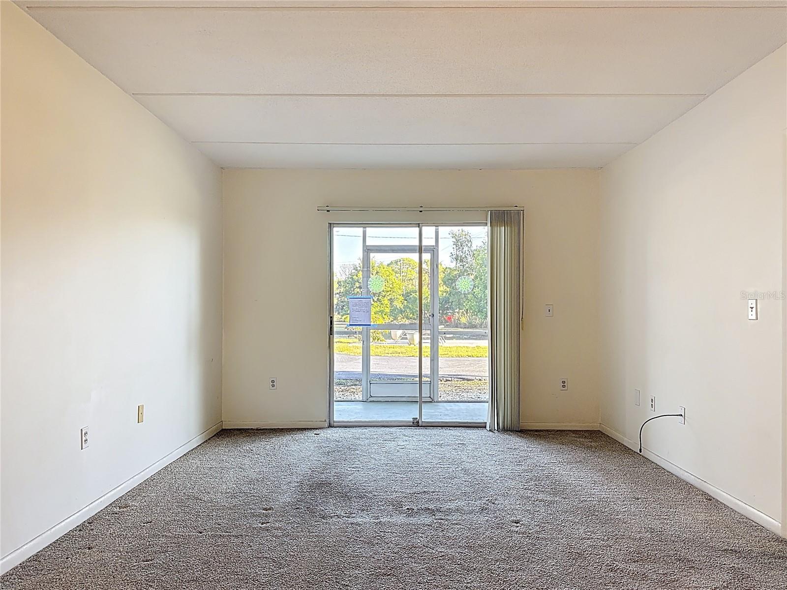 COUNTRY CLUB APTS - Residential