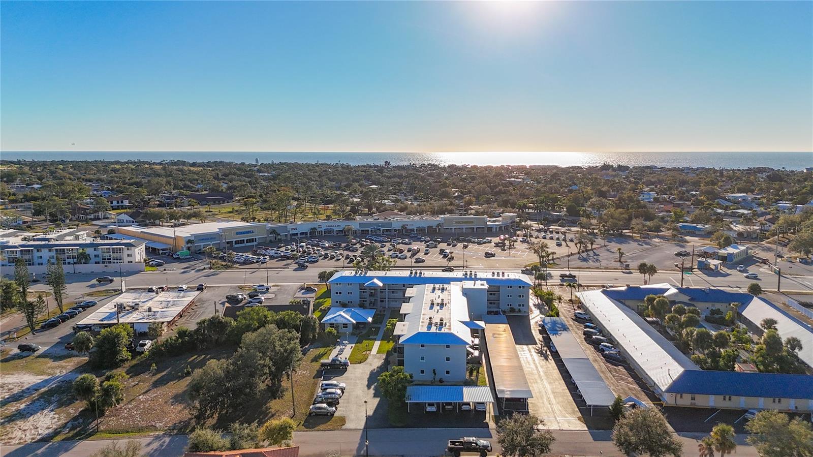 COUNTRY CLUB APTS - Residential