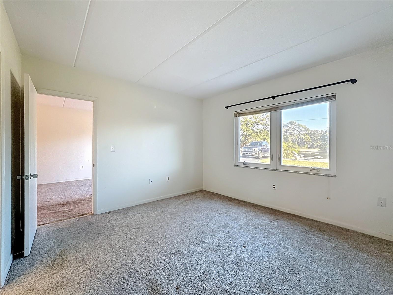 COUNTRY CLUB APTS - Residential