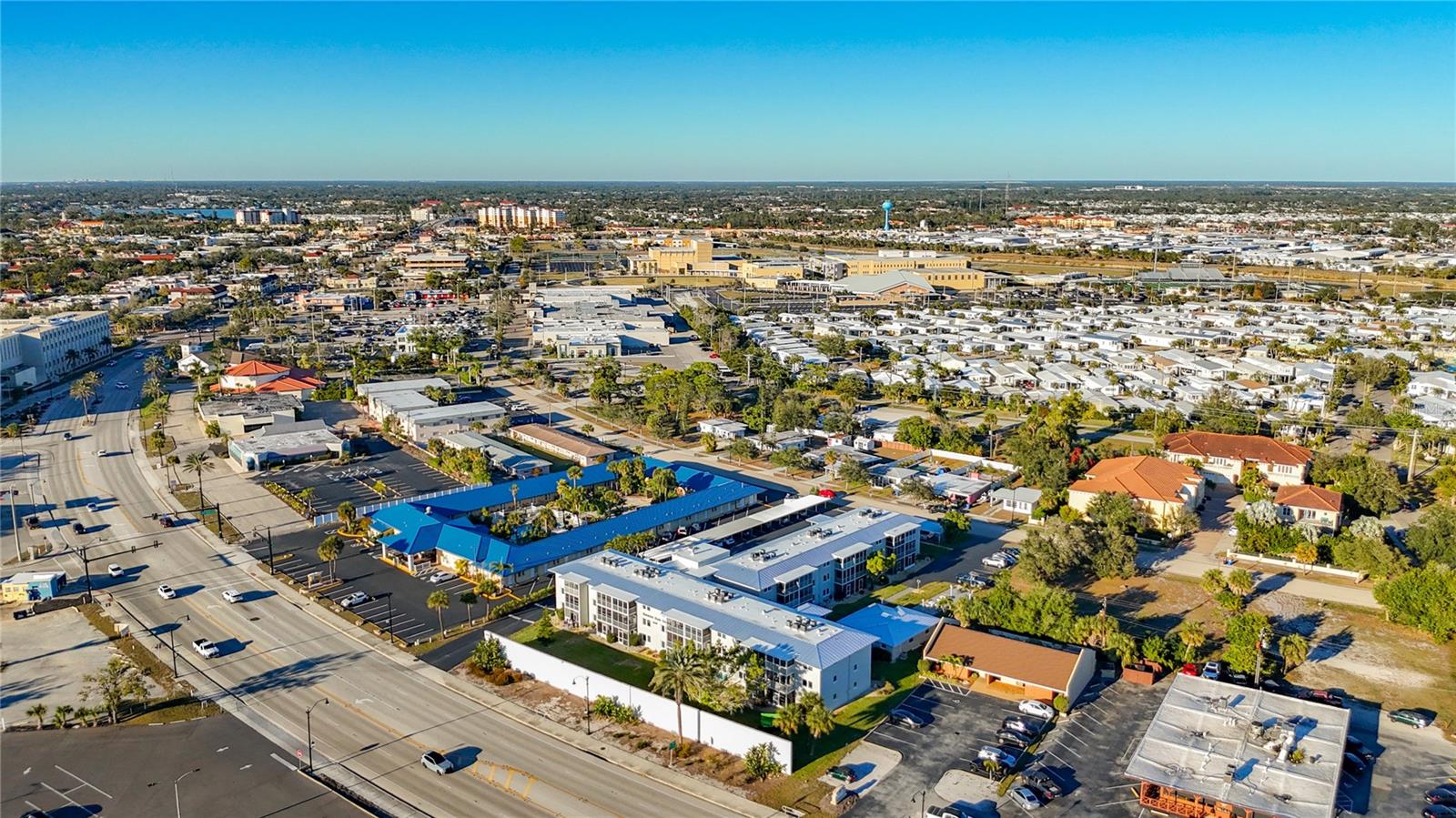 COUNTRY CLUB APTS - Residential