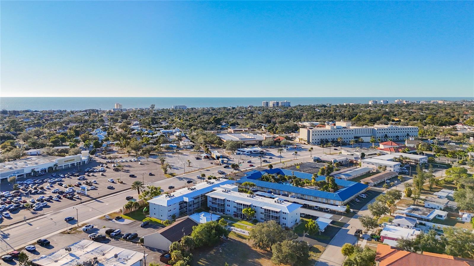 COUNTRY CLUB APTS - Residential