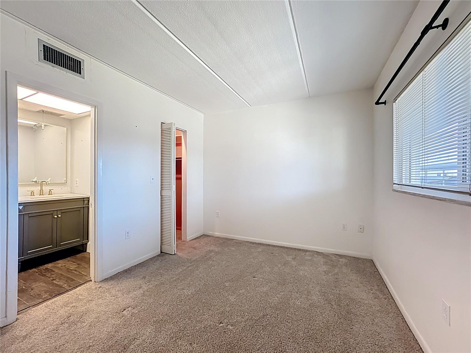 COUNTRY CLUB APTS - Residential