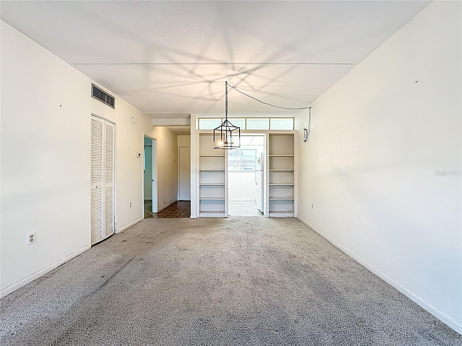 COUNTRY CLUB APTS - Residential