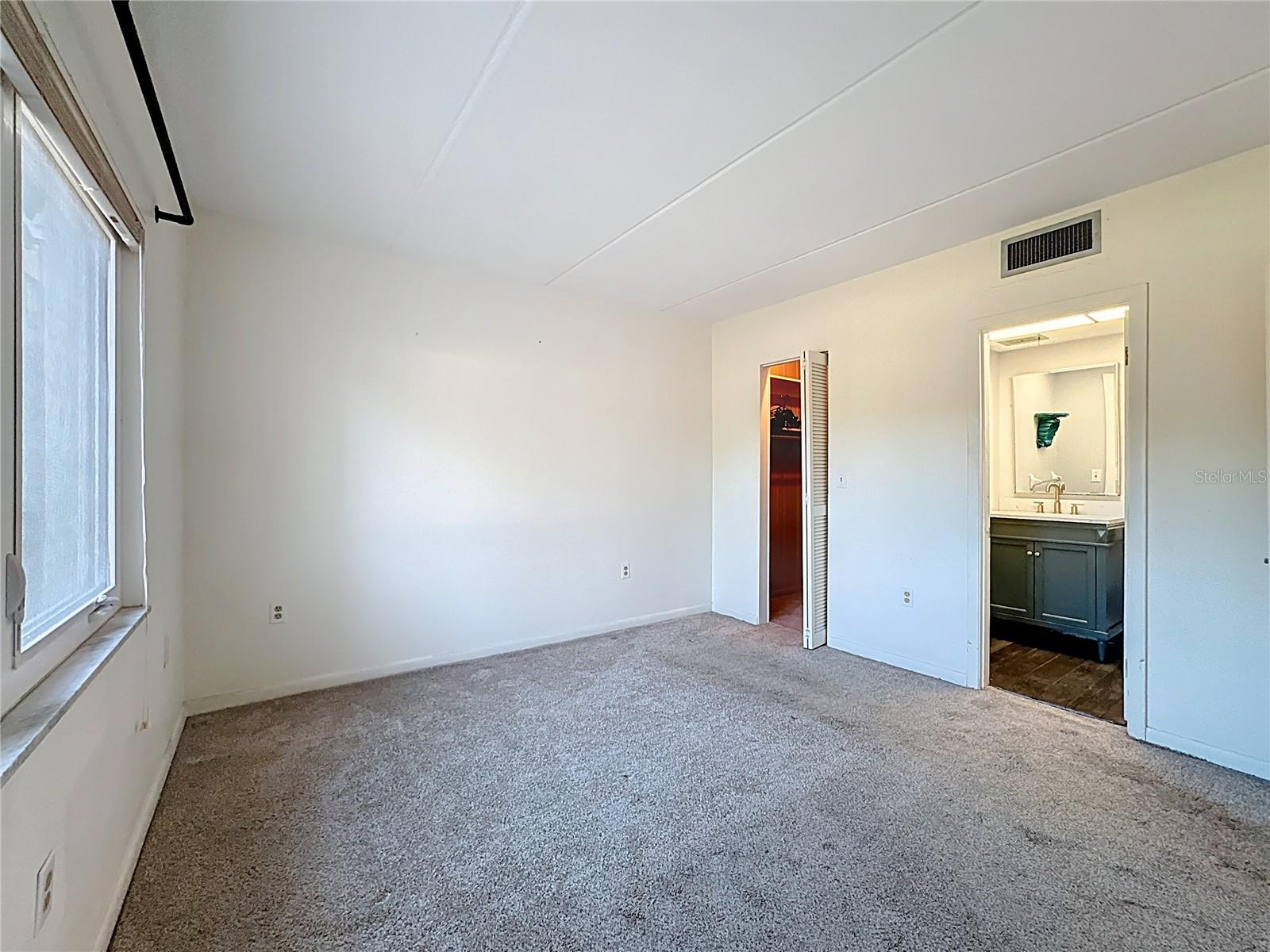 COUNTRY CLUB APTS - Residential