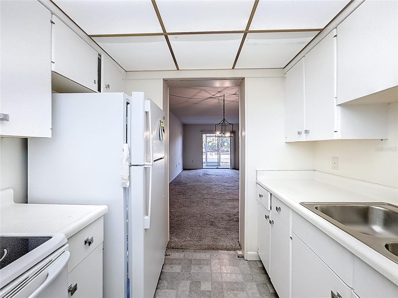 COUNTRY CLUB APTS - Residential