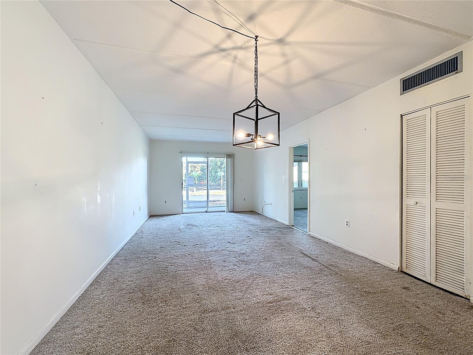 COUNTRY CLUB APTS - Residential